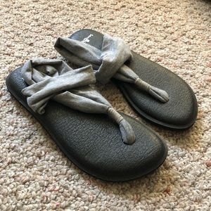 Sanuk Grey thong sandal